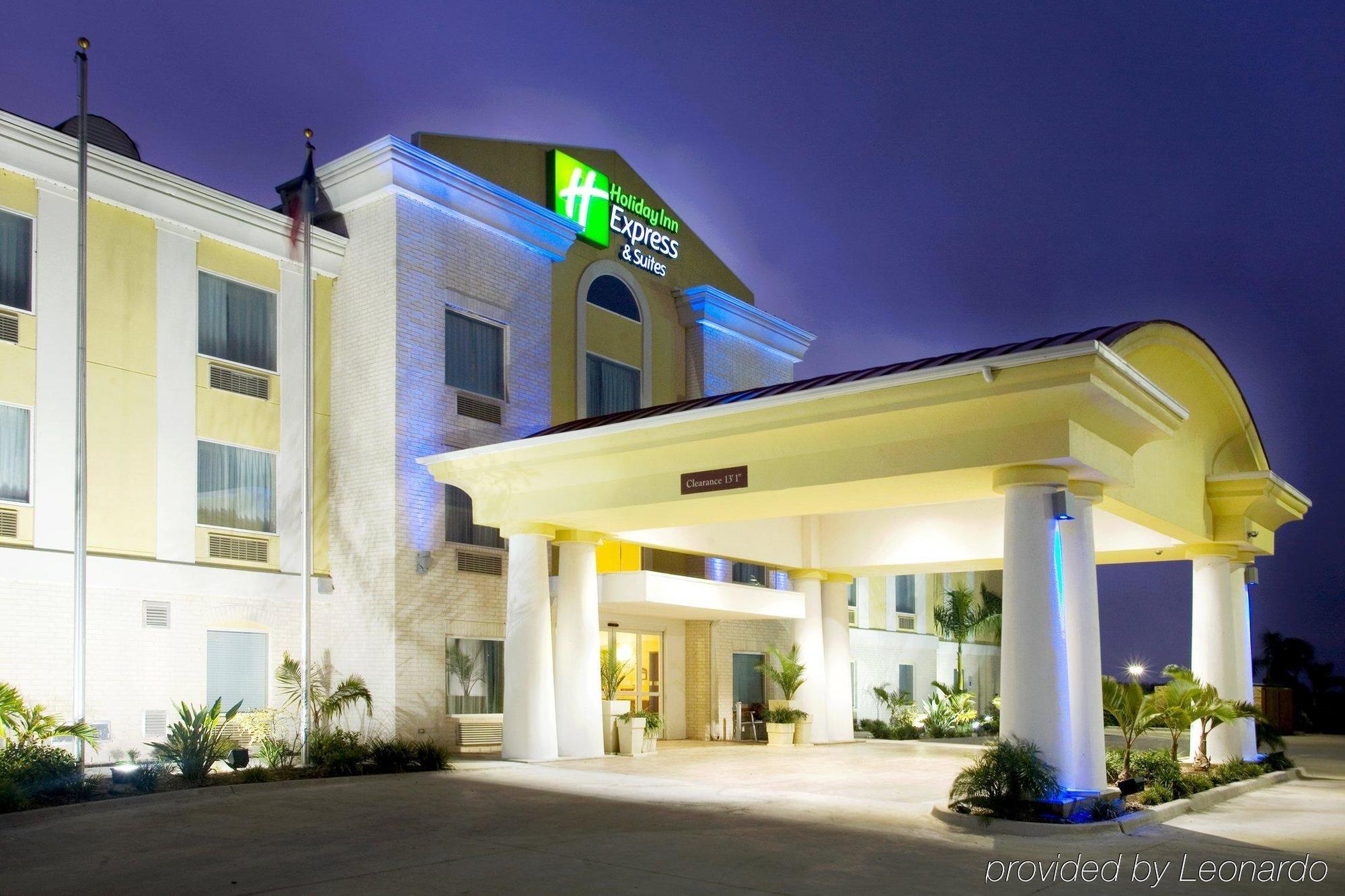 Holiday Inn Express Hotel And Suites Falfurrias Dış mekan fotoğraf