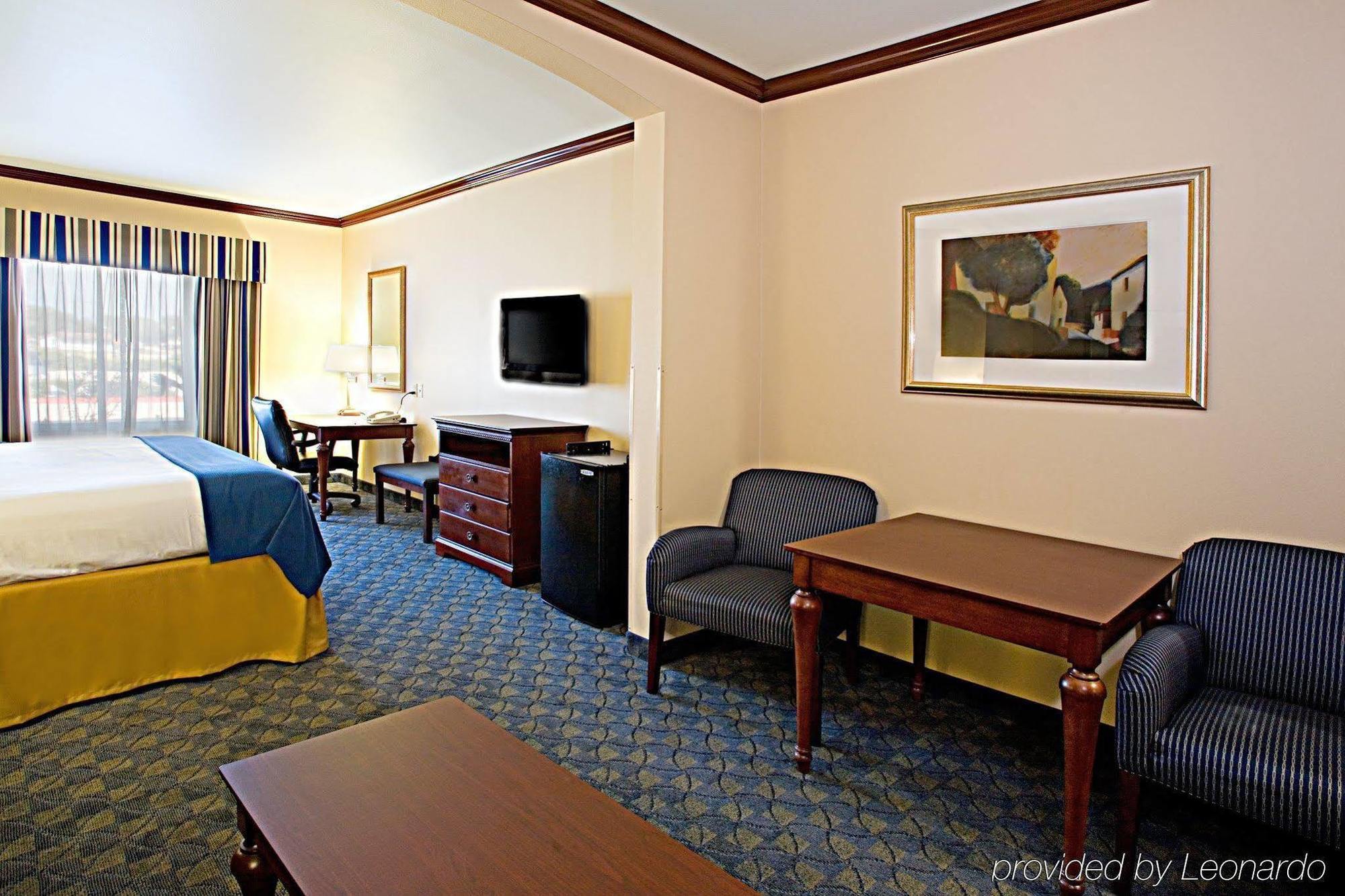 Holiday Inn Express Hotel And Suites Falfurrias Oda fotoğraf