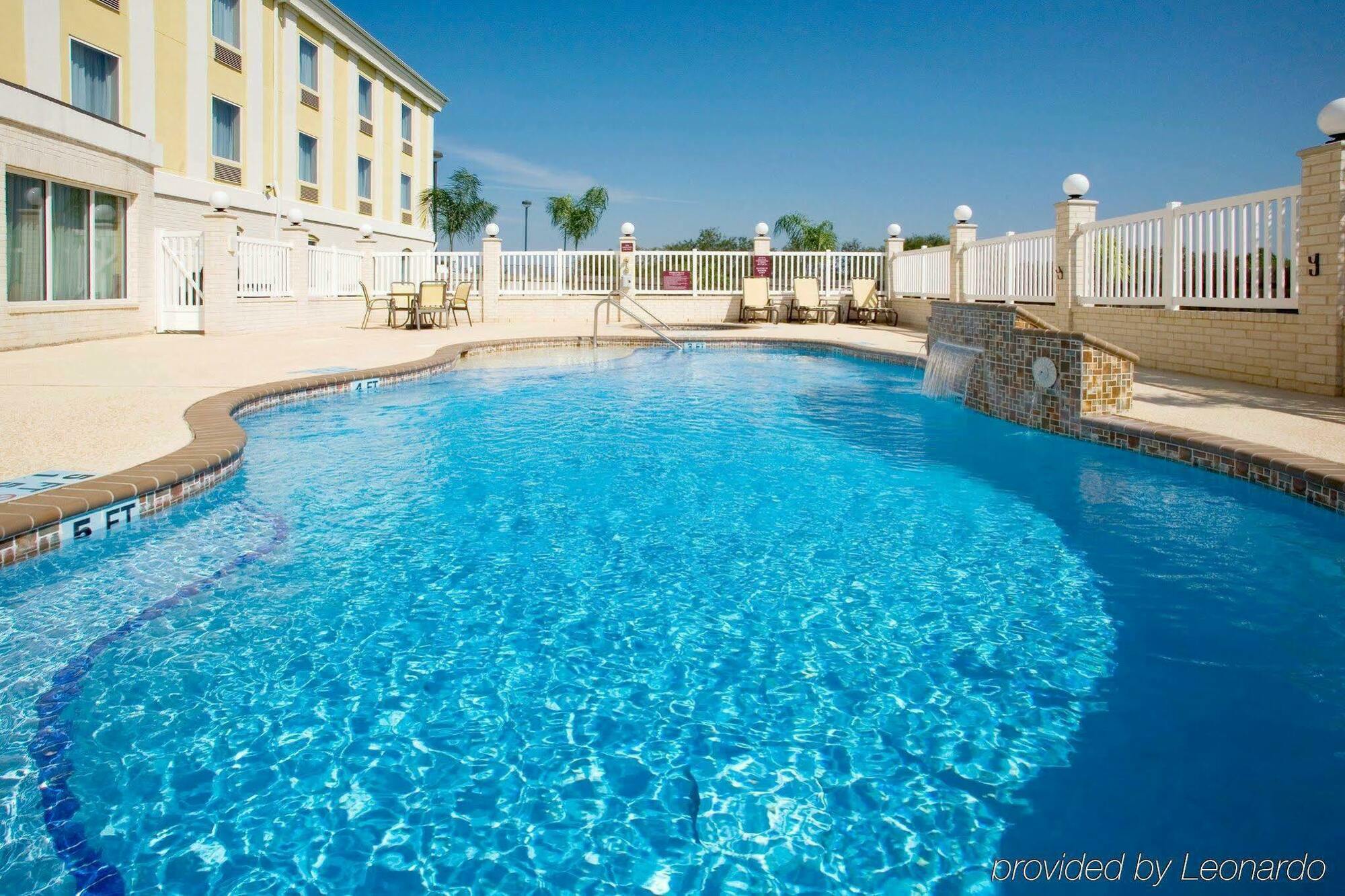 Holiday Inn Express Hotel And Suites Falfurrias Dış mekan fotoğraf