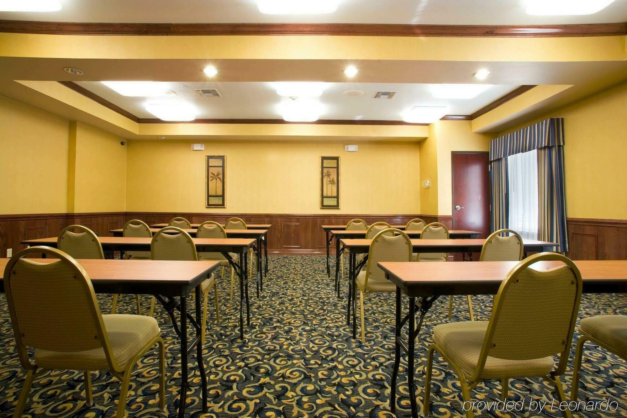 Holiday Inn Express Hotel And Suites Falfurrias Dış mekan fotoğraf